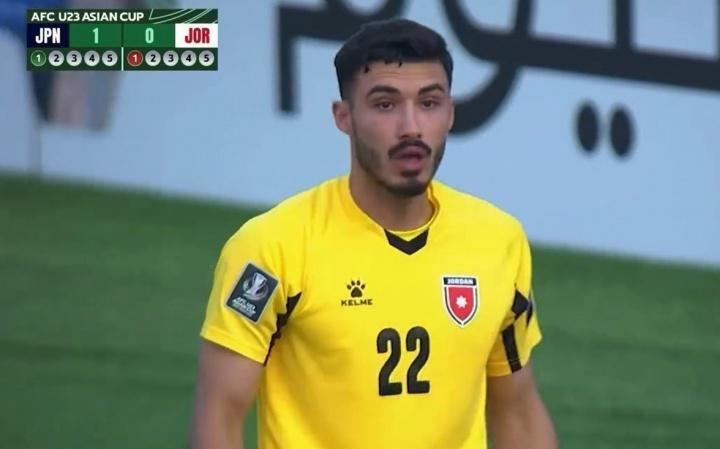 预定年度名场面！约旦门将提前开香槟失败，博主：疯狂足球新素材